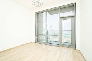 High Floor | Vacant | Canal View, picture 3