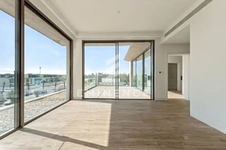 Best priced | Vacant | Double Height Ceiling, picture 3
