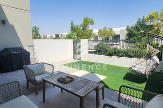 Exclusive | Single Row | Near the Pool and Park, picture 4