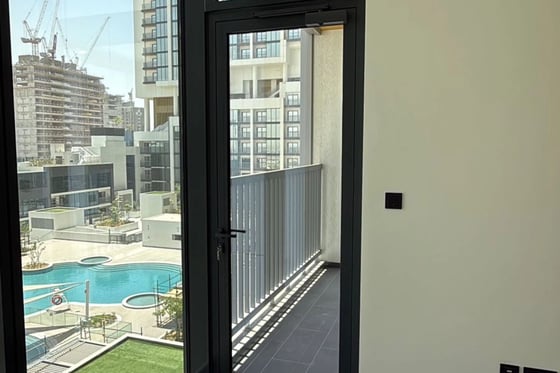 Brand New | Lagoon View | Vacant | Prime Location, picture 4
