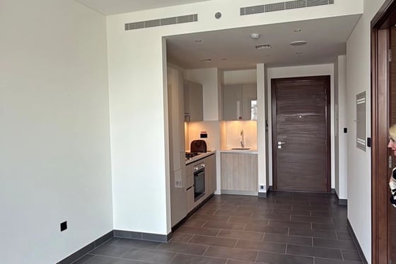 Brand New | Lagoon View | Vacant | Prime Location, picture 8