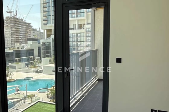 Brand New | Lagoon View | Vacant | Prime Location, picture 3