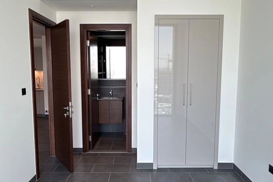 Brand New | Lagoon View | Vacant | Prime Location, picture 12
