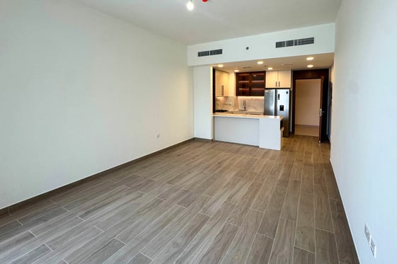 Low Floor | Prime Location | Pool View, picture 6