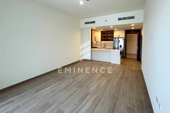 Low Floor | Prime Location | Pool View, picture 5