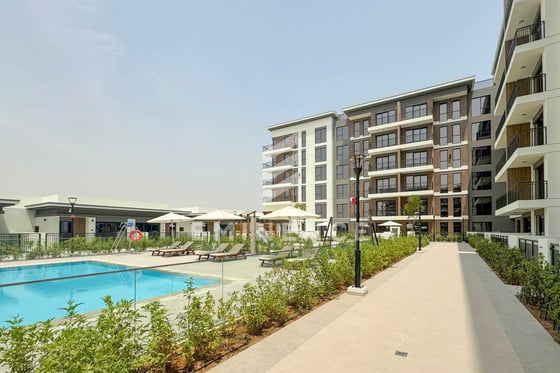 Low Floor | Prime Location | Pool View, picture 19