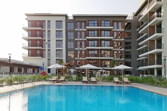 Low Floor | Prime Location | Pool View, picture 18