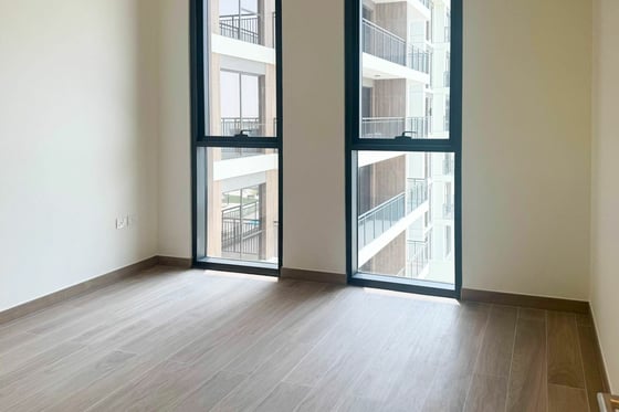 Low Floor | Prime Location | Pool View, picture 12
