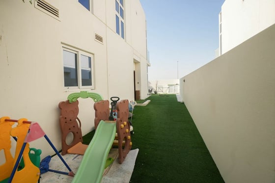 Corner Plot | 3 Beds + Maids | Rented, picture 4