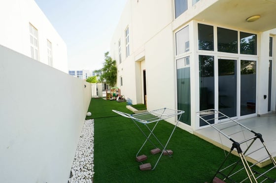 Corner Plot | 3 Beds + Maids | Rented, picture 2