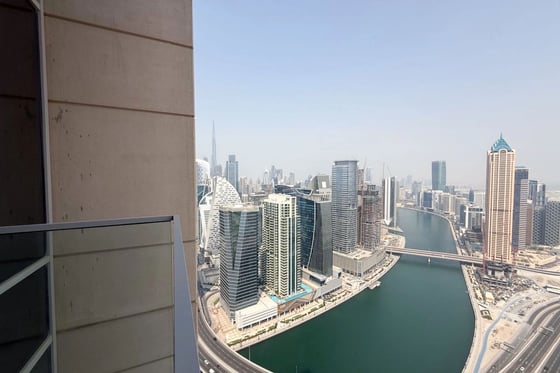 High Floor | Vacant | Canal View, picture 2