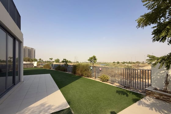 4BR | Vacant on Transfer | Golf Course View, picture 2