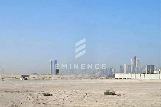 Prime Investment Plot for Sale in Sama Al Jaddaf, picture 5