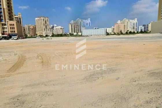 Prime Investment Plot for Sale in Sama Al Jaddaf, picture 1
