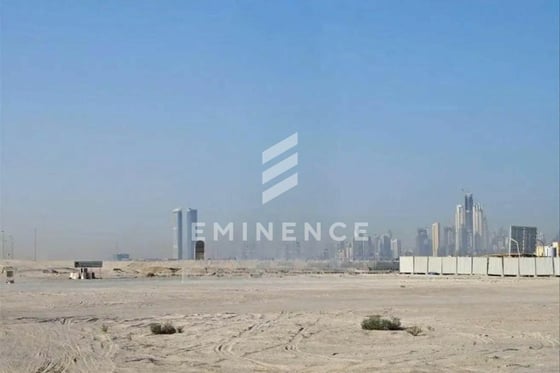 Prime Investment Plot for Sale in Sama Al Jaddaf, picture 3