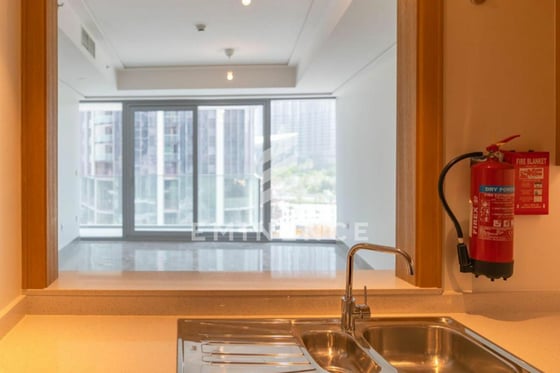 Burj and Fountain Views | Chiller Free | Bright, picture 15