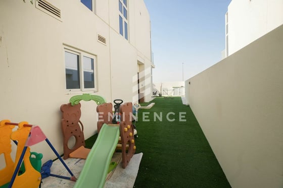 Corner Plot | 3 Beds + Maids | Rented, picture 7