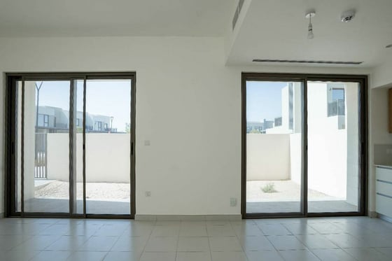 VACANT | SPACIOUS 3BR plus MAIDS | POOL VIEW, picture 14