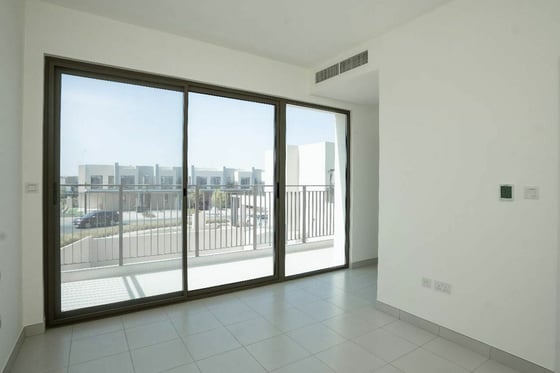 VACANT | SPACIOUS 3BR plus MAIDS | POOL VIEW, picture 6