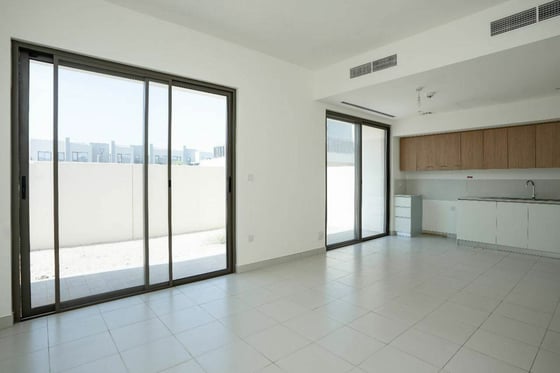 VACANT | SPACIOUS 3BR plus MAIDS | POOL VIEW, picture 8