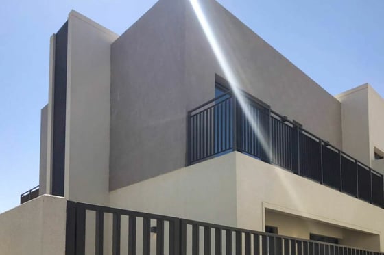 VACANT | SPACIOUS 3BR plus MAIDS | POOL VIEW, picture 4
