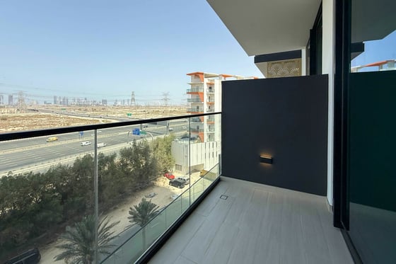 BRAND NEW | MARINA VIEW | VACANT, picture 2
