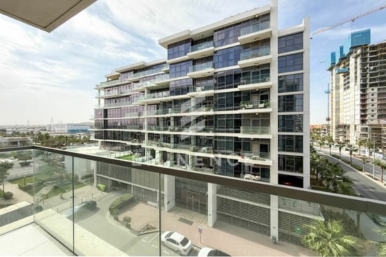 Large 1 Bedroom I Golf Course View I Unfurnished, picture 2