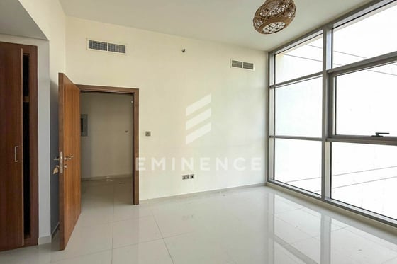 Large 1 Bedroom I Golf Course View I Unfurnished, picture 4