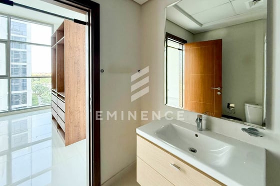 Large 1 Bedroom I Golf Course View I Unfurnished, picture 9