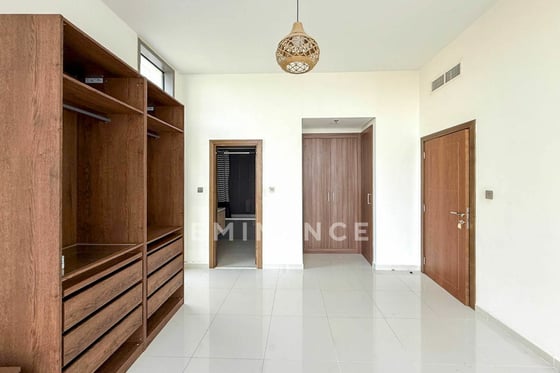 Large 1 Bedroom I Golf Course View I Unfurnished, picture 7