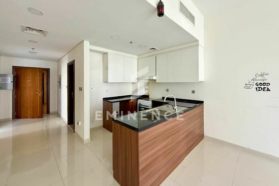 Large 1 Bedroom I Golf Course View I Unfurnished, picture 6