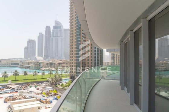 Burj and Fountain Views | Chiller Free | Bright, picture 1