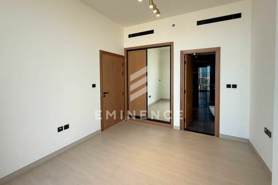BRAND NEW | MARINA VIEW | VACANT, picture 7