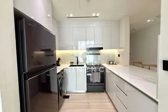 Corner Unit | Furnished | Beautiful View, picture 12