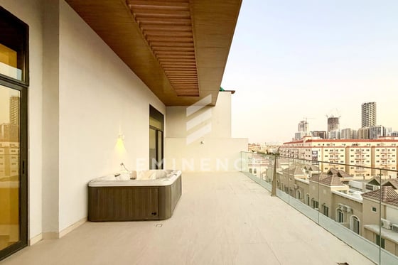 Exclusive | Vacant | Prime Location | Spacious 1BR, picture 1
