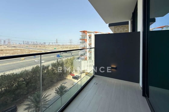 BRAND NEW | MARINA VIEW | VACANT, picture 1