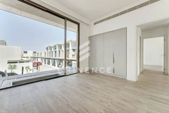 Best priced | Vacant | Double Height Ceiling, picture 13