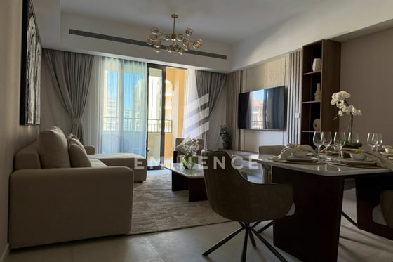 Pool View | Spacious 2 Bedroom | Vacant, picture 2