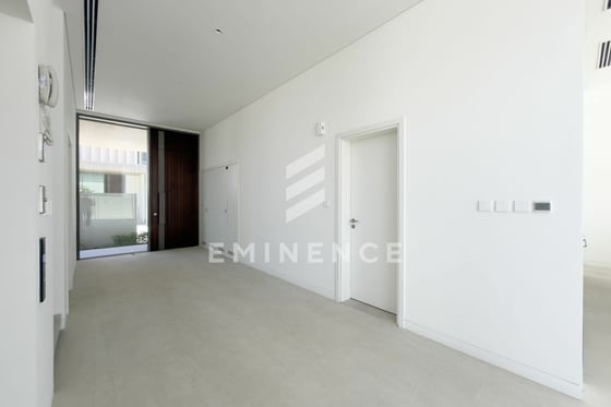 Best priced | Vacant | Double Height Ceiling, picture 8