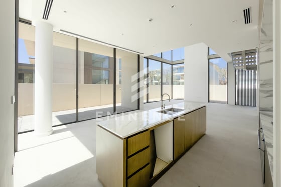 Best priced | Vacant | Double Height Ceiling, picture 6