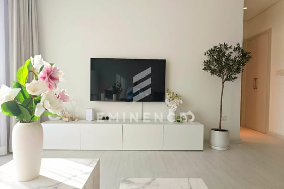 Fully Furnished 1BR | Renovated | Sunset View, picture 5