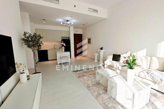 Fully Furnished 1BR | Renovated | Sunset View, picture 2