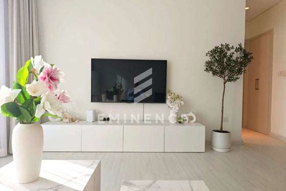 Fully Furnished 1BR | Renovated | Sunset View, picture 5