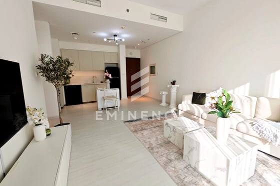 Fully Furnished 1BR | Renovated | Sunset View, picture 2