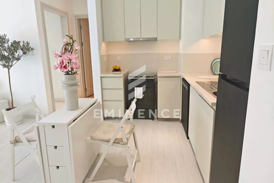 Fully Furnished 1BR | Renovated | Sunset View, picture 7