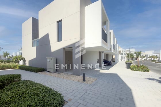 Single Row | End Unit | Ready to Move in, picture 1