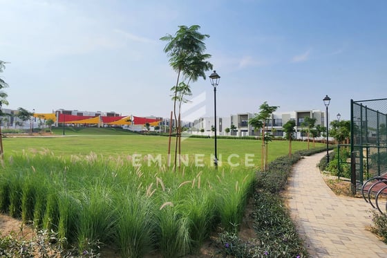 Exclusive | Single Row | Near the Pool and Park, picture 7