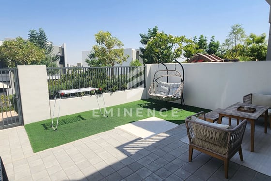 Exclusive | Single Row | Near the Pool and Park, picture 3