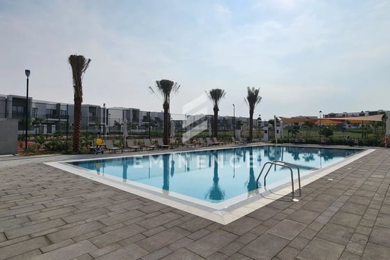 Exclusive | Single Row | Near the Pool and Park, picture 10