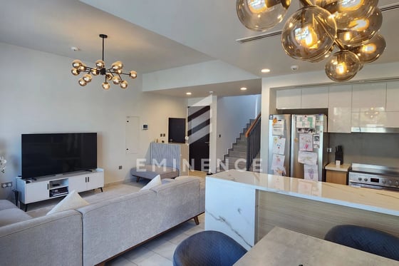 Exclusive | Single Row | Near the Pool and Park, picture 2